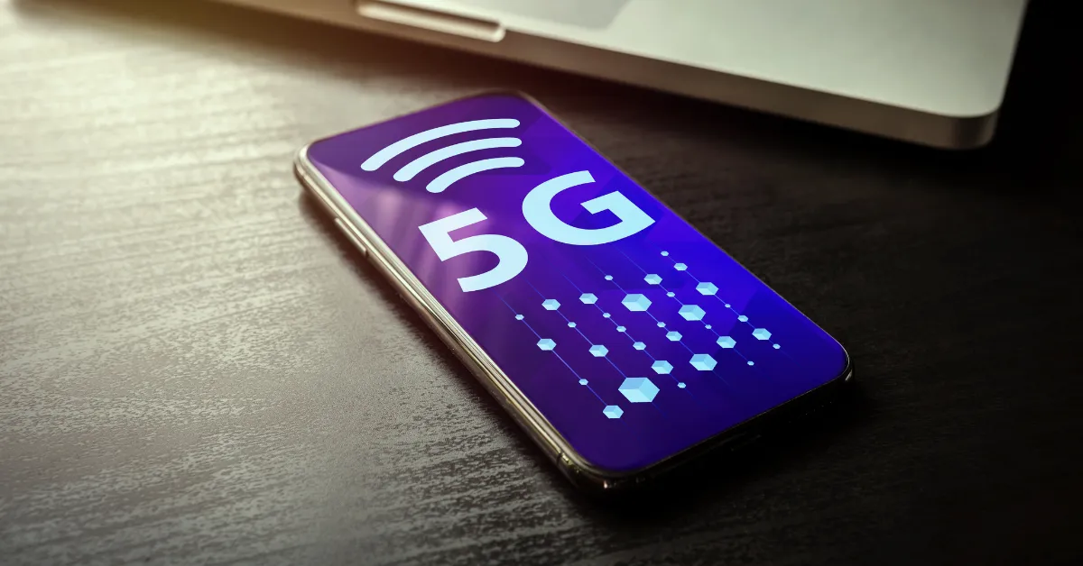 5G-enabled mobile enhancing e-commerce connectivity